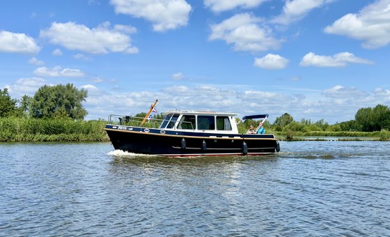 Pluto (Barkas 900 OK) huren