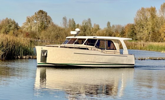 Naousa (Greenline 33) huren
